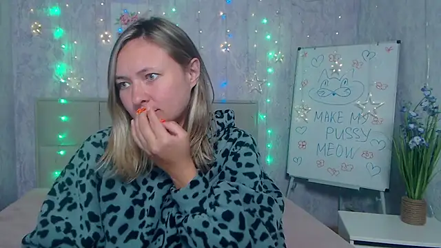 SallyVerda online show from October 2, 6:15 pm