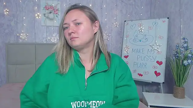 Snapshot of SallyVerda chatting on October 13, 5:35 pm SallyVerda online show from October 13, 5:35 pm