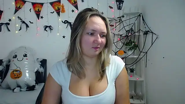 Snapshot of SallyVerda chatting on October 27, 6:23 pm SallyVerda online show from October 27, 6:23 pm