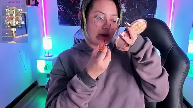 lucky-leah online show from November 12, 4:46 am