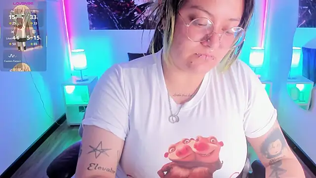 lucky-leah online show from December 18, 3:23 am