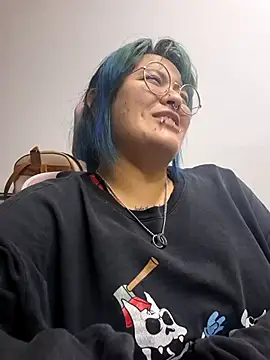 Snapshot of lucky-leah chatting on May 20, 3:02 am lucky-leah online show from May 20, 3:02 am