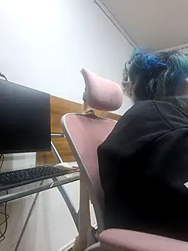 Snapshot of lucky-leah chatting on June 2, 3:41 am lucky-leah online show from June 2, 3:41 am