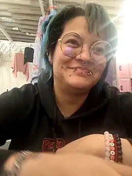 Snapshot of lucky-leah chatting on June 3, 3:42 am lucky-leah online show from June 3, 3:42 am