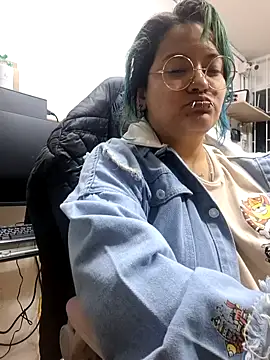 Snapshot of lucky-leah chatting on June 17, 3:53 am lucky-leah online show from June 17, 3:53 am