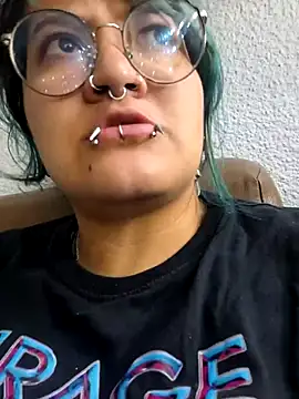 Snapshot of lucky-leah chatting on August 1, 3:28 am lucky-leah online show from August 1, 3:28 am