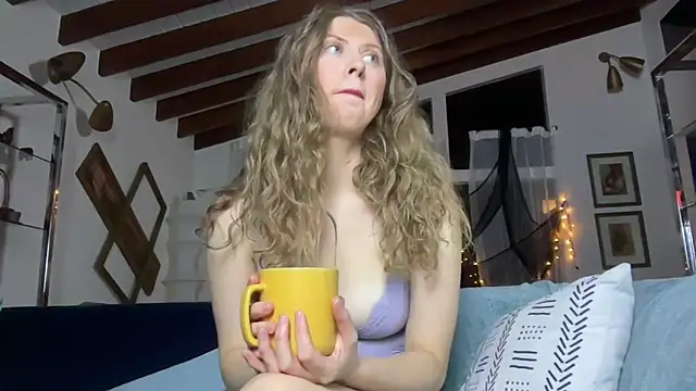 YUMIandbigWOLF online show from October 3, 4:09 am