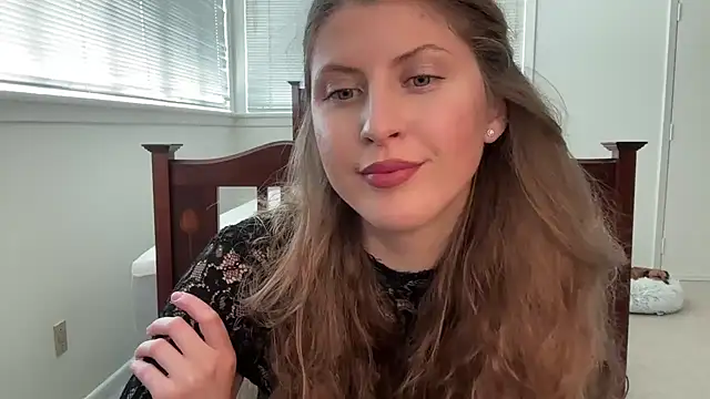 YUMIandbigWOLF online show from March 8, 8:45 pm