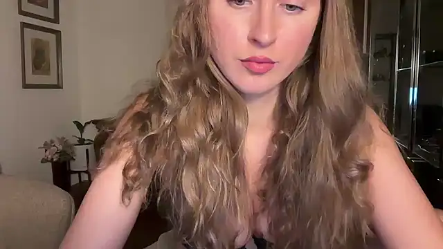 YUMIandbigWOLF online show from July 12, 3:41 am
