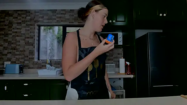 Snapshot of C1eopatra chatting on December 8, 4:28 pm C1eopatra online show from December 8, 4:28 pm