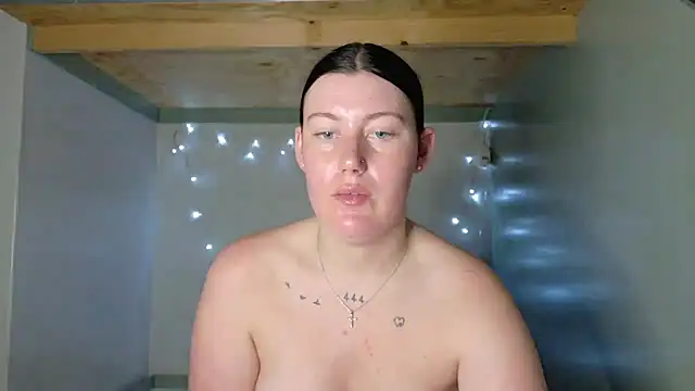 Snapshot of C1eopatra chatting on November 29, 7:06 pm C1eopatra online show from November 29, 7:06 pm