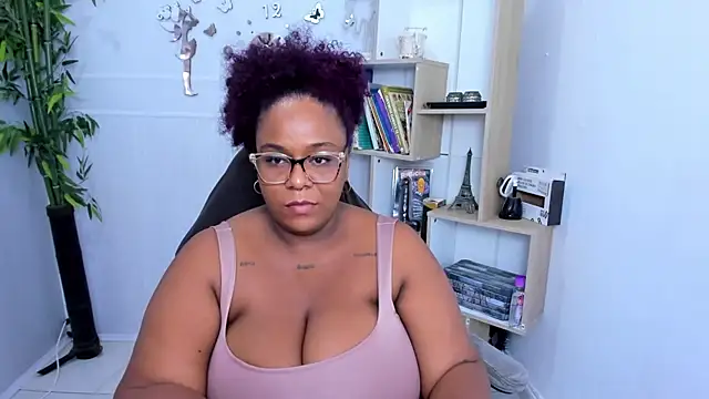 Snapshot of bbw_charlote chatting on July 28, 4:39 pm bbw charlote online show from July 28, 4:39 pm