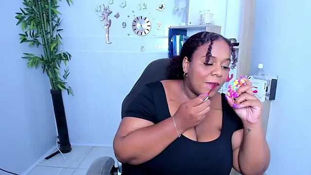 Snapshot of bbw_charlote chatting on August 6, 12:29 pm bbw charlote online show from August 6, 12:29 pm