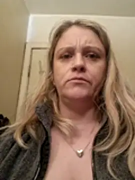 jgodbout2011 online show from April 12, 7:35 am