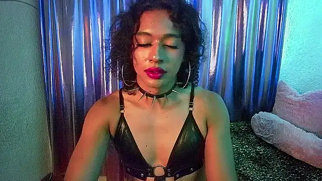 Snapshot of angelsdustxxx chatting on June 5, 6:52 am angelsdustxxx online show from June 5, 6:52 am