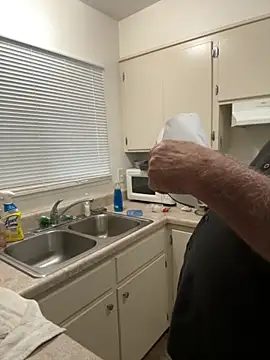 Snapshot of Drummajor chatting on October 31, 12:33 am Drummajor online show from October 31, 12:33 am