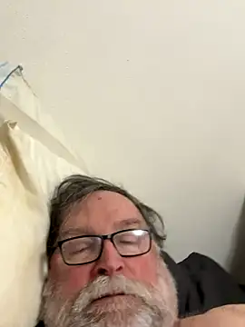 Snapshot of Drummajor chatting on November 20, 1:39 am Drummajor online show from November 20, 1:39 am