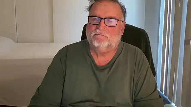 Snapshot of Drummajor chatting on February 4, 4:57 pm Drummajor online show from February 4, 4:57 pm