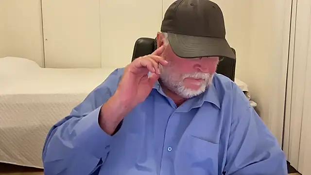 Snapshot of Drummajor chatting on February 13, 3:02 am Drummajor online show from February 13, 3:02 am