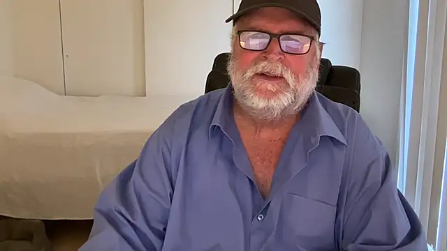 Snapshot of Drummajor chatting on March 6, 10:50 pm Drummajor online show from March 6, 10:50 pm