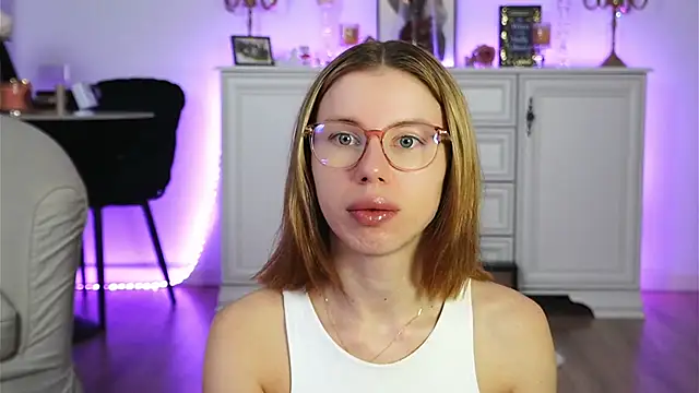 Snapshot of ivyleague_ chatting on October 28, 5:22 am ivyleague online show from October 28, 5:22 am