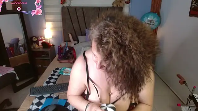 Nadia 84 online show from June 9, 7:25 pm