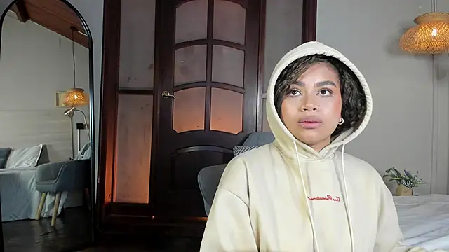 nayah   online show from February 19, 8:16 pm