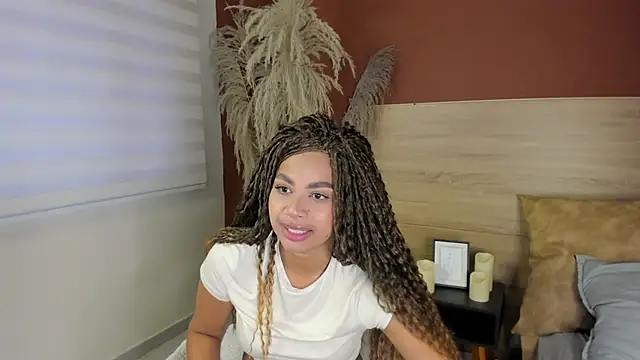 Snapshot of nayah__ chatting on June 27, 1:06 pm nayah online show from June 27, 1:06 pm