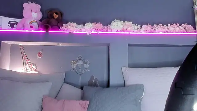 rosemonrooe online show from February 4, 1:59 pm