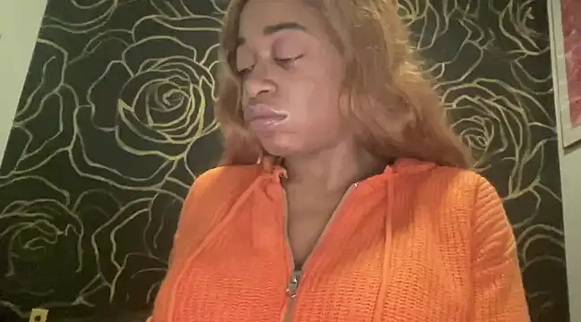 Snapshot of MommyConfident chatting on December 8, 10:36 pm MommyConfident online show from December 8, 10:36 pm