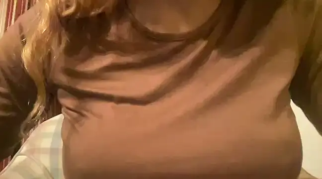 Snapshot of MommyConfident chatting on January 23, 12:57 am MommyConfident online show from January 23, 12:57 am