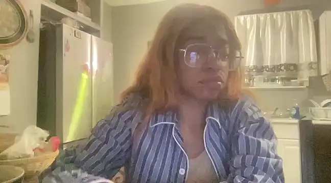 Snapshot of MommyConfident chatting on January 29, 1:58 am MommyConfident online show from January 29, 1:58 am