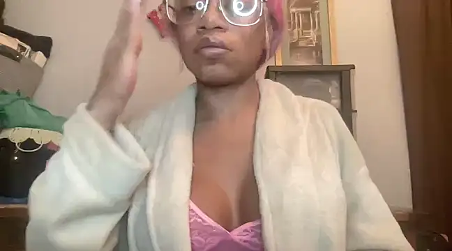 Snapshot of MommyConfident chatting on March 3, 6:59 am MommyConfident online show from March 3, 6:59 am