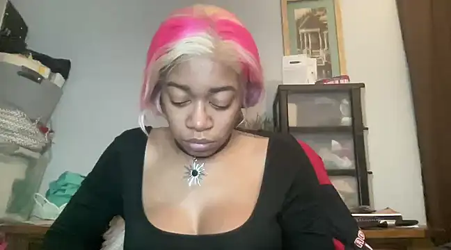 Snapshot of MommyConfident chatting on March 7, 5:18 am MommyConfident online show from March 7, 5:18 am