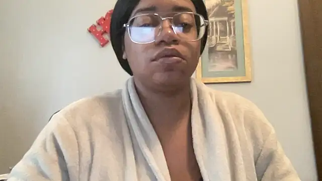 Snapshot of MommyConfident chatting on November 14, 3:44 pm MommyConfident online show from November 14, 3:44 pm