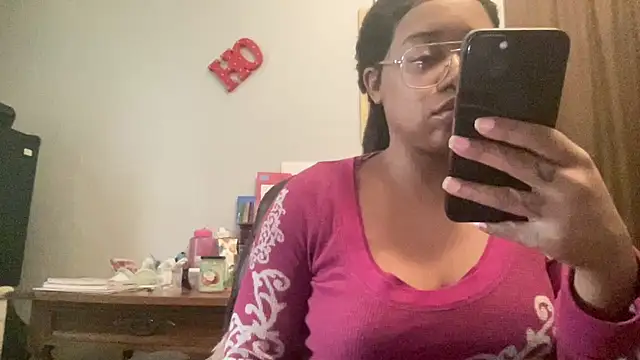 Snapshot of MommyConfident chatting on November 29, 8:23 pm MommyConfident online show from November 29, 8:23 pm