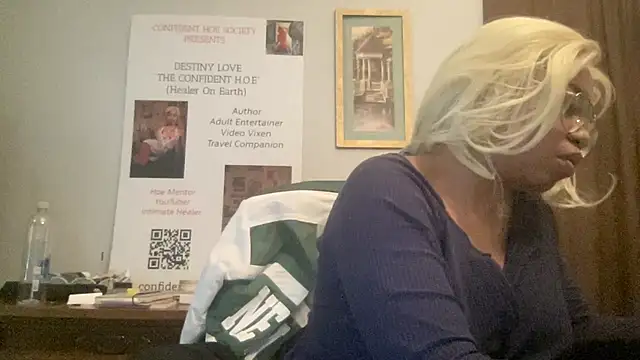 MommyConfident online show from April 25, 6:16 pm