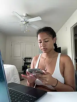 Snapshot of VanessaBling chatting on June 27, 2:44 pm VanessaBling online show from June 27, 2:44 pm