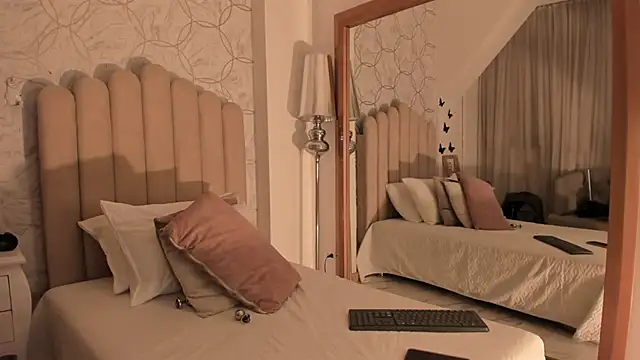 PamelaMendez  online show from December 2, 3:23 am