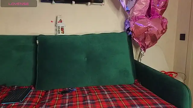 FoxLoveBasik online show from December 25, 5:58 am