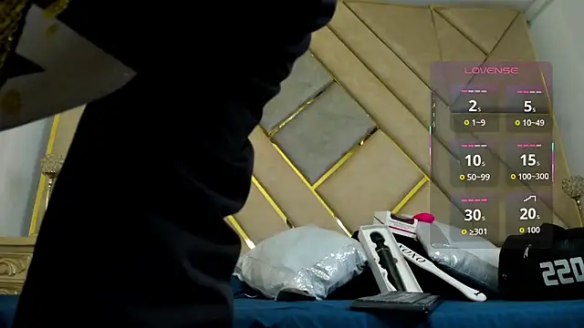 AmberAdams  online show from October 21, 3:57 pm