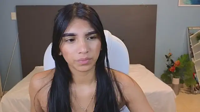 Snapshot of maiaa_ruiz chatting on December 15, 4:26 pm maiaa ruiz online show from December 15, 4:26 pm