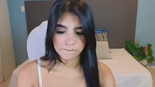Snapshot of maiaa_ruiz chatting on February 3, 1:08 pm maiaa ruiz online show from February 3, 1:08 pm