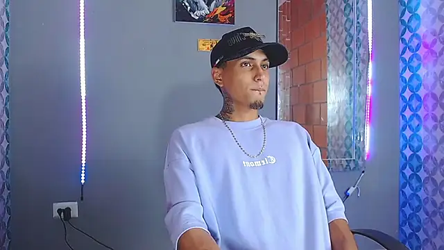 Liam lee online show from April 30, 9:41 pm