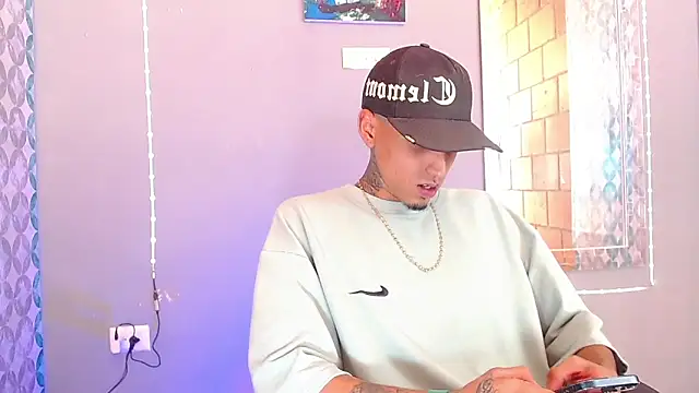 Liam lee online show from June 17, 8:54 pm