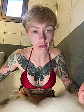 Snapshot of haileyhope_ chatting on January 4, 2:25 pm haileyhope online show from January 4, 2:25 pm