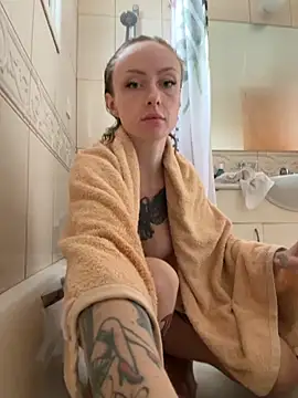 Snapshot of haileyhope_ chatting on November 29, 9:45 am haileyhope online show from November 29, 9:45 am