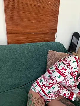 Snapshot of haileyhope_ chatting on December 20, 10:44 am haileyhope online show from December 20, 10:44 am