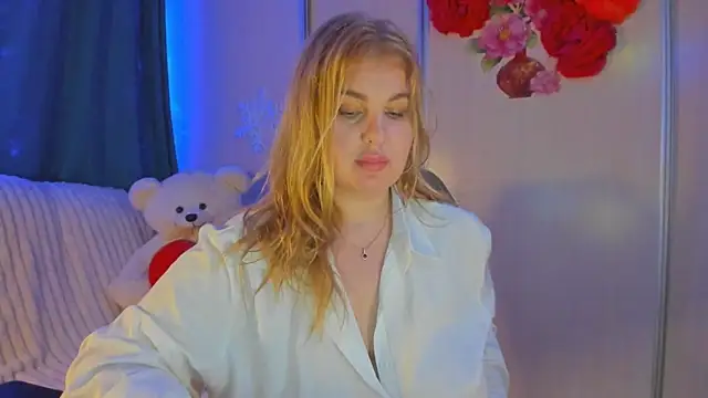 CoraSwon online show from January 29, 8:04 pm