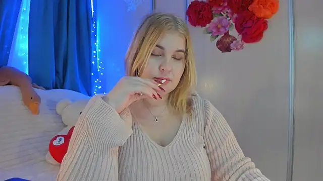 CoraSwon online show from February 7, 10:41 pm